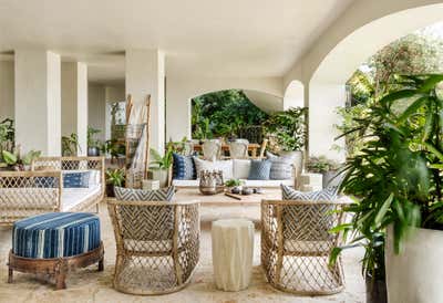  Tropical Beach Style Vacation Home Open Plan. Bayside Court by KitchenLab | Rebekah Zaveloff Interiors.