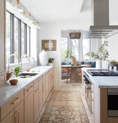  Coastal Vacation Home Kitchen. Bayside Court by KitchenLab | Rebekah Zaveloff Interiors.