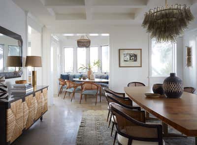 Coastal Vacation Home Dining Room. Bayside Court by KitchenLab | Rebekah Zaveloff Interiors.