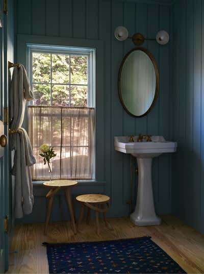  Farmhouse Minimalist Country House Bathroom. Connecticut Cottage by Hendricks Churchill.