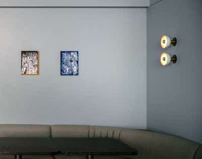 Minimalist Dining Room. TAKE RESTAURANT&CAFE by HIROYUKI TANAKA ARCHITECTS.