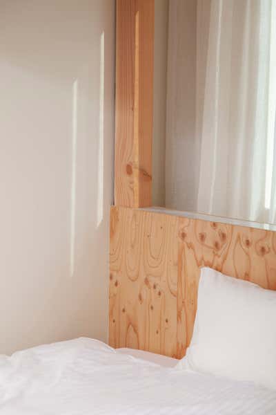  Asian Minimalist Hotel Bedroom. KIRO HIROSHIMA by THE SHAREHOTELS by HIROYUKI TANAKA ARCHITECTS.