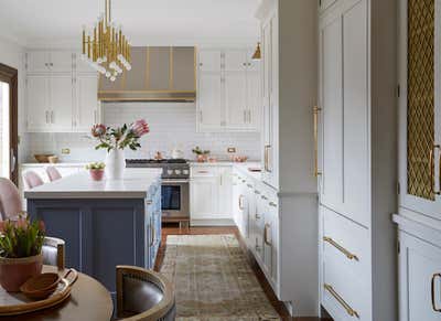  Craftsman Coastal Family Home Kitchen. Elmwood by KitchenLab | Rebekah Zaveloff Interiors.