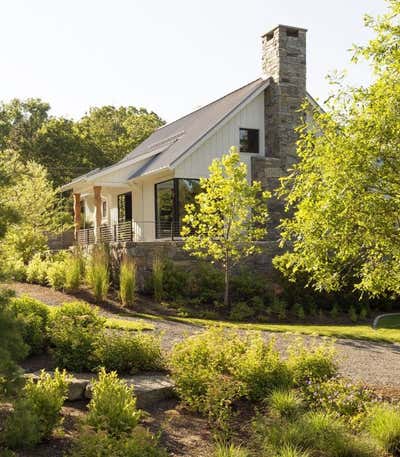  Country Vacation Home Exterior. The Lodge  by The Brooklyn Home Co..