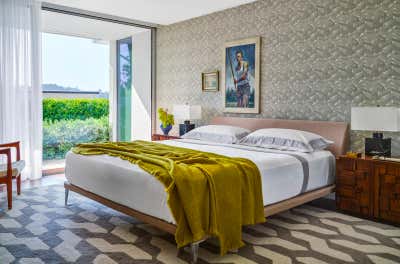 Mid-Century Modern Bedroom. LA CASA BEA by Luisfern5 Creative Design Agency.