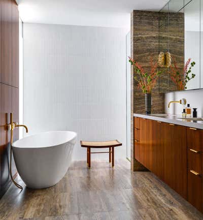 Mid-Century Modern Bathroom. LA CASA BEA by Luisfern5 Creative Design Agency.