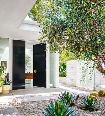  Mid-Century Modern Tropical Family Home Exterior. LA CASA BEA by Luisfern5 Creative Design Agency.