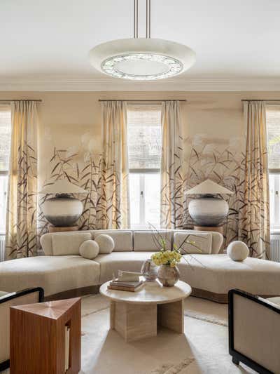  Mid-Century Modern Apartment Living Room. Showroom de Gournay by Irakli Zaria Interiors.