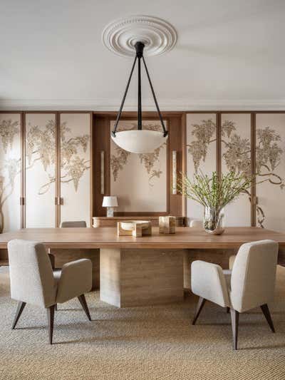 Mid-Century Modern Apartment Dining Room. Showroom de Gournay by Irakli Zaria Interiors.