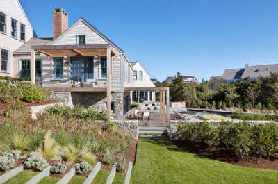  Beach Style Beach House Exterior. Nantucket Harbor Compound by Workshop APD.