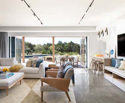  Beach Style Modern Beach House Living Room. Nantucket Harbor Compound by Workshop APD.