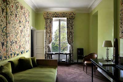  French Office and Study. Paris Pied-à-Terre by Robert Couturier, Inc..