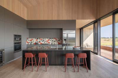 Modern Kitchen. Dogtrot by CLB Architects.