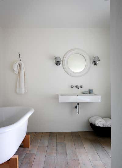  Country Contemporary Beach House Bathroom. COASTAL FAMILY HOME (Cornwall II) by Marion Lichtig.