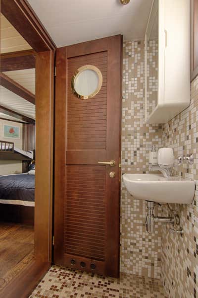  Craftsman Eclectic Transportation Bathroom. HOUSE BOAT by Otodesign Studio.