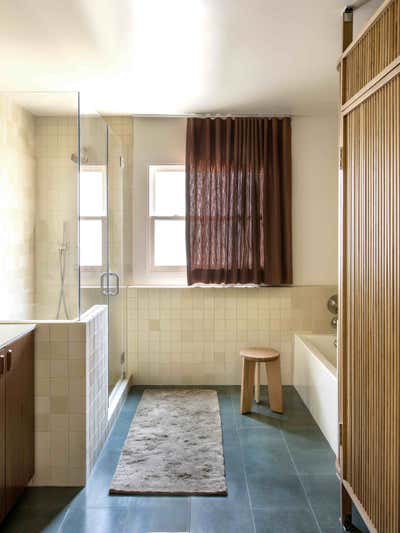  Mid-Century Modern Family Home Bathroom. Los Angeles Midcentury by Corinne Mathern Studio.
