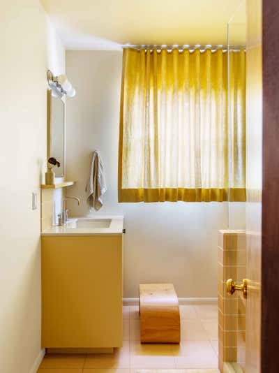  Mid-Century Modern Family Home Bathroom. Los Angeles Midcentury by Corinne Mathern Studio.