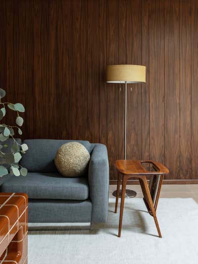  Mid-Century Modern Family Home Living Room. Los Angeles Midcentury by Corinne Mathern Studio.