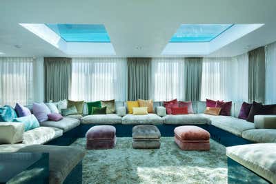 Contemporary Family Home Living Room. Los Angeles I by Alexandra Loew, Inc..