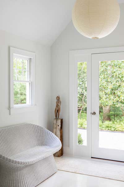Contemporary Entry and Hall. Owl House - Hamptons Getaway by Chango & Co..