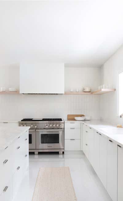 Contemporary Kitchen. Owl House - Hamptons Getaway by Chango & Co..