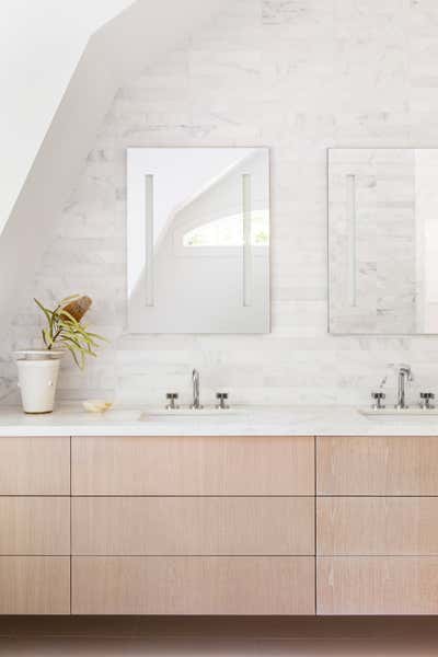  Contemporary Vacation Home Bathroom. Owl House - Hamptons Getaway by Chango & Co..