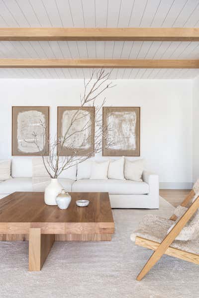 Contemporary Family Home Living Room. Rumson Waterfront by Chango & Co..