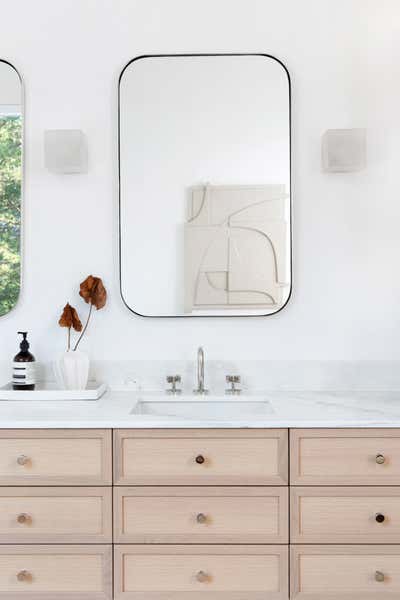 Contemporary Country House Bathroom. Hamptons Modern by Chango & Co..