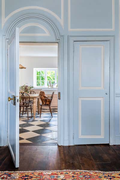  Traditional Country House Dining Room. Oxfordshire by Samantha Todhunter Design Ltd..