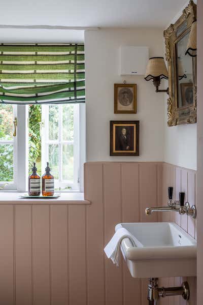  Eclectic Country House Bathroom. Oxfordshire by Samantha Todhunter Design Ltd..