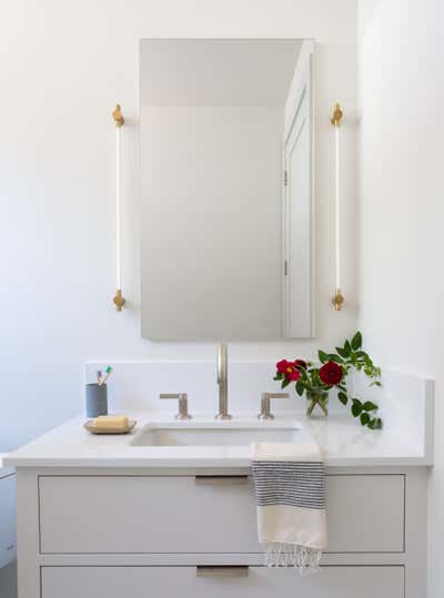  Country Family Home Bathroom. Silicon Valley Guest House by ABD STUDIO.