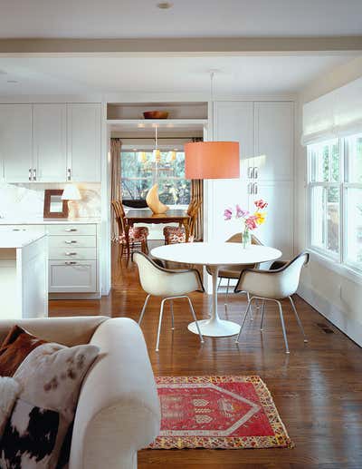  Contemporary Mid-Century Modern Beach House Kitchen. Amagansett Home by Studio SFW.