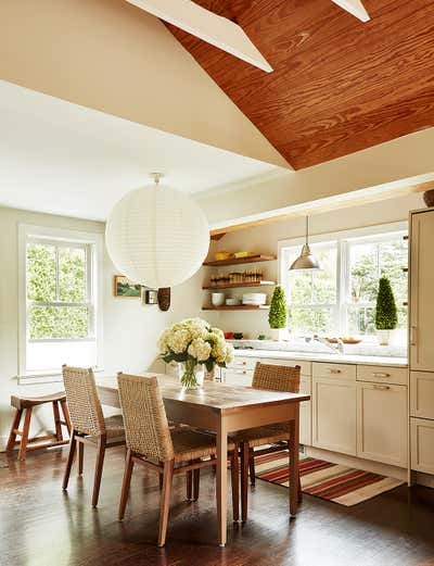  Arts and Crafts Rustic Beach House Kitchen. Hamptons Cottage by Studio SFW.