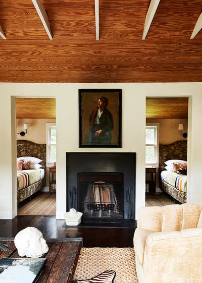  Eclectic Beach House Living Room. Hamptons Cottage by Studio SFW.