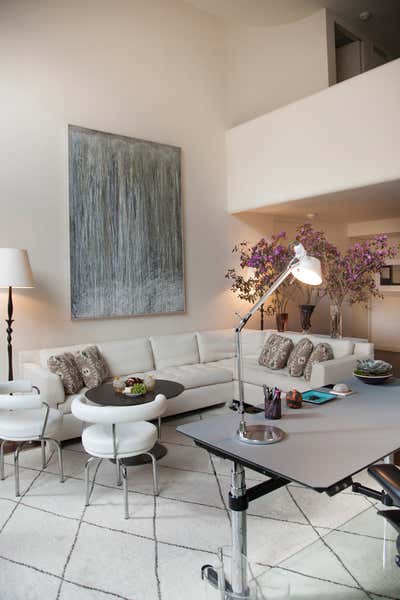  Minimalist Living Room. Artists Pied-a-Terre by Dana Nicholson Studio Inc..