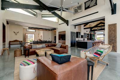  Organic Southwestern Vacation Home Open Plan. Modern Hacienda  by HABITAT Studio.