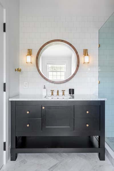 Beach Style Bathroom. 2 Pierce Lane by HABITAT Studio.