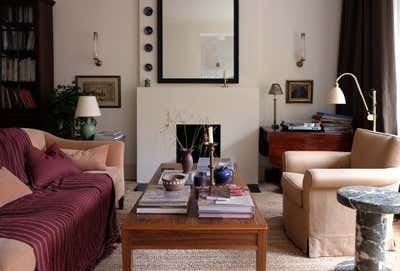  English Country Living Room. Brooklyn Heights Apartment by Studio Dorion.