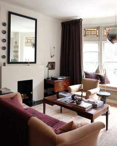  English Country Living Room. Brooklyn Heights Apartment by Studio Dorion.