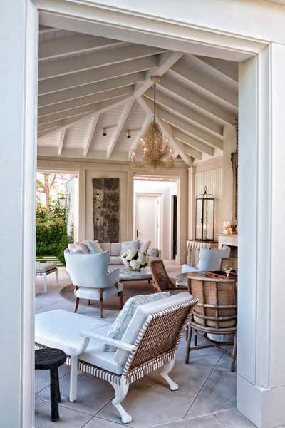 Transitional Family Home Patio and Deck. A Georgian-style Sydney Estate by Dylan Farrell Design.