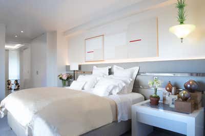  Contemporary Eclectic Apartment Bedroom. Living With Statement Art by Vicente Wolf Associates, Inc..