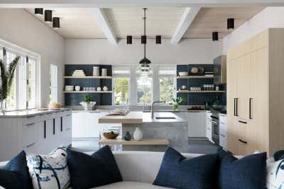  Coastal Transitional Family Home Kitchen. Gold Coast Pool House by Workshop APD.