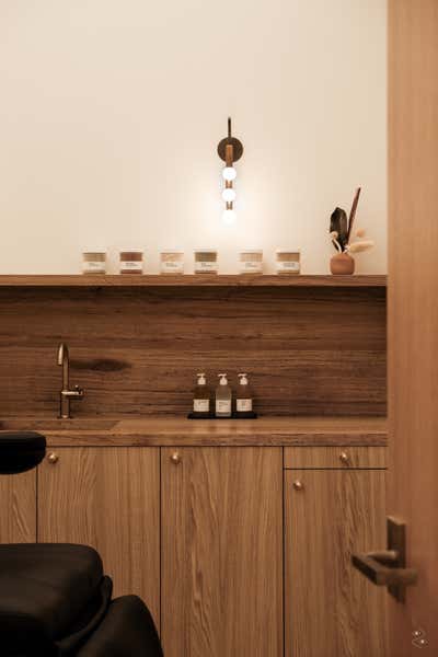  Minimalist Organic Retail Workspace. The Next - An Aesthetic Boutique by Two Muse Studios.