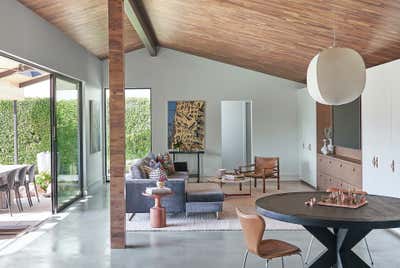 Modern Vacation Home Living Room. Palm Springs by Studio Gild.