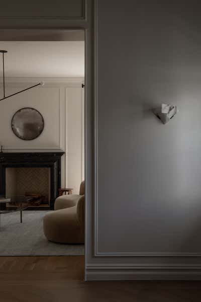 Minimalist Entry and Hall. Jarratt Ave. by Christina Cole and Co..