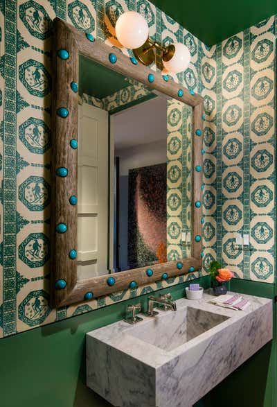 Victorian Bathroom. Victorian Revival by Forum Phi.