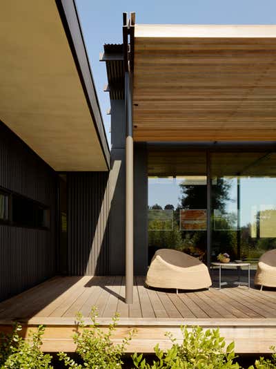Modern Patio and Deck. Horse Hill by Studio Collins Weir.