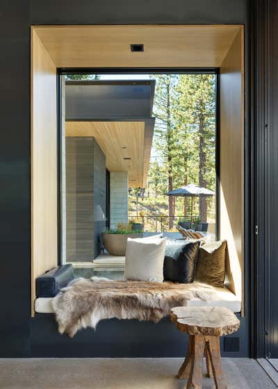  Minimalist Vacation Home Living Room. Martis Camp by Alexandra Loew, Inc..