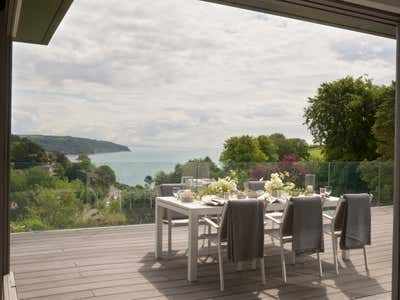  Minimalist Country Beach House Patio and Deck. Holiday Home in Devon by O&A Design Ltd.