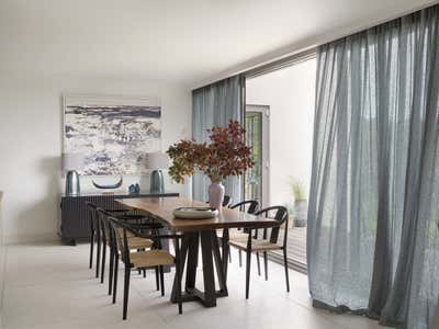  English Country Beach House Dining Room. Holiday Home in Devon by O&A Design Ltd.